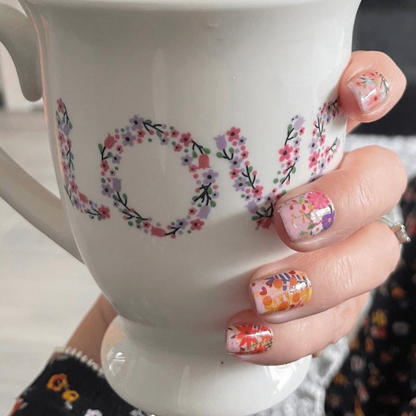 Holy Grail Nail Non-UV Nail Wraps Flower Bouquet - Holy Classics (Non-UV Nail Wraps)