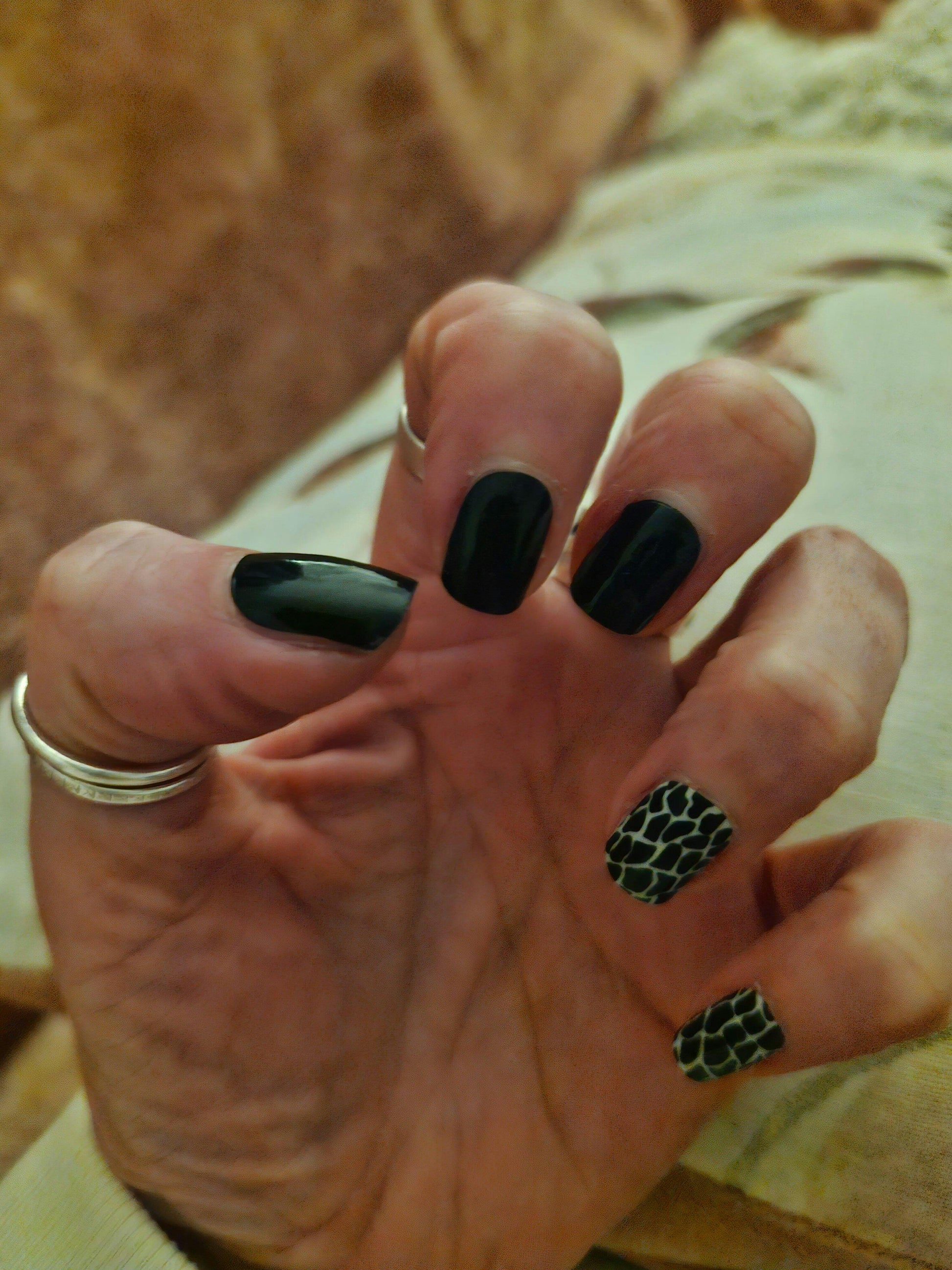 Holy Grail Nail Non-UV Nail Wraps Maneater - Holy Classics (Non-UV Nail Wraps)