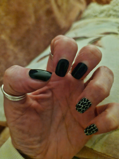Holy Grail Nail Non-UV Nail Wraps Maneater - Holy Classics (Non-UV Nail Wraps)