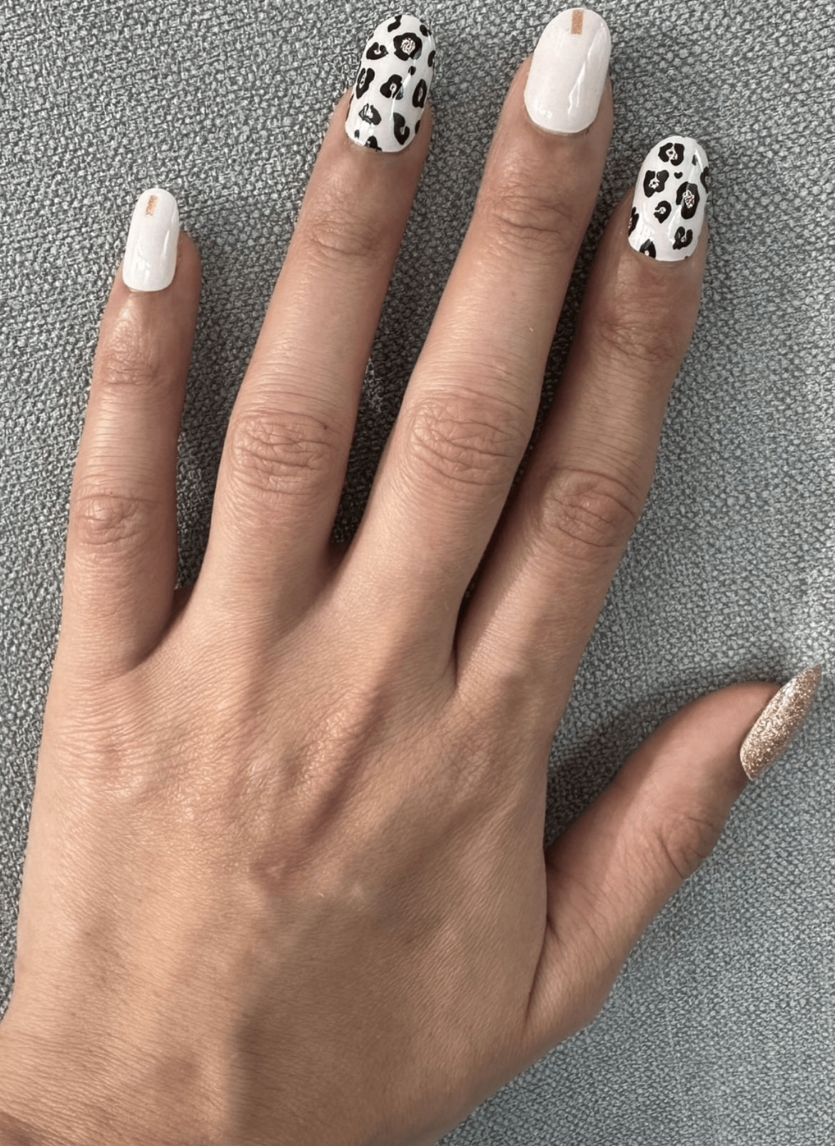 Holy Grail Nail Non-UV Nail Wraps Paw Print Gold - Holy Classics (Non-UV Nail Wraps)