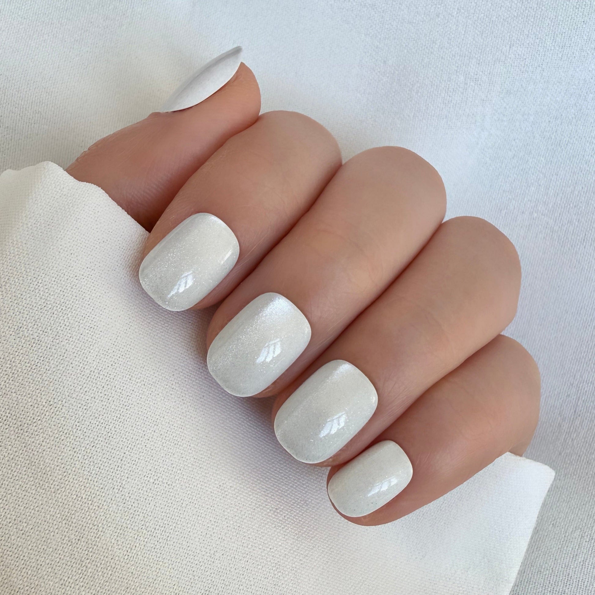 Holy Grail Nail press on Runway Ready (Cat's Eye) - Soft Gel Press Ons (Extra Short Natural)