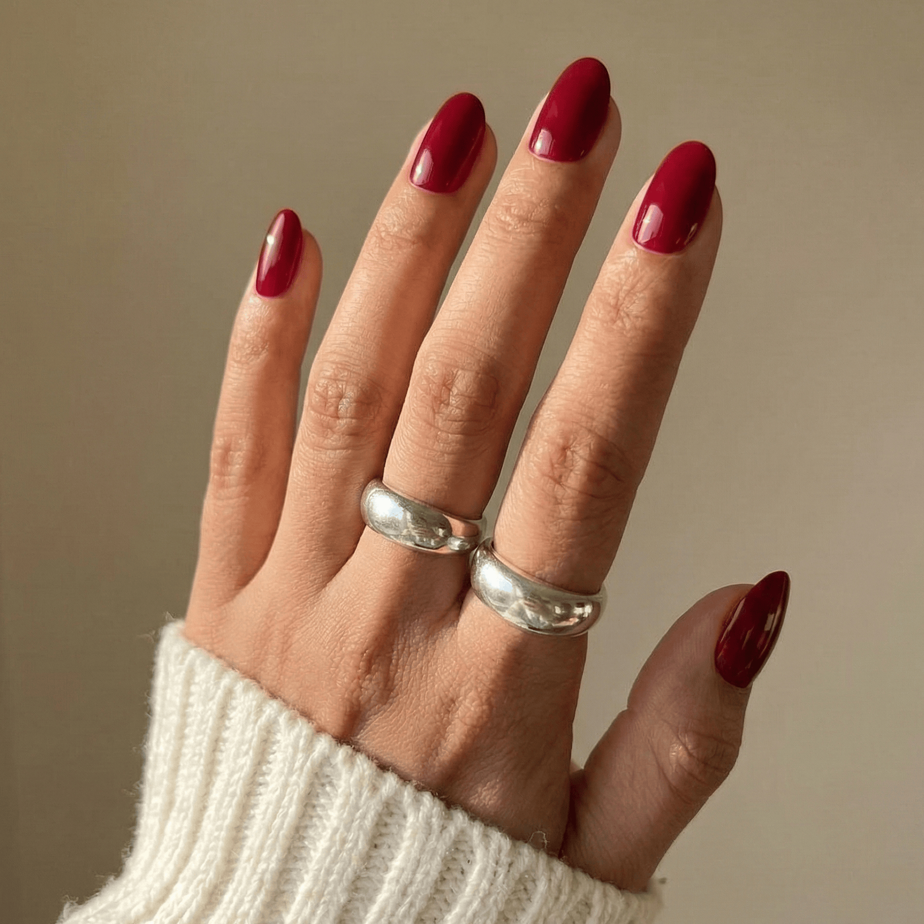 Holy Grail Nail press on Show Off - Soft Gel Press Ons (Short Oval)